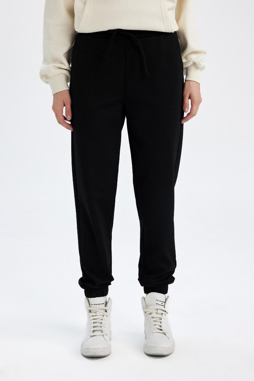 Kadın Siyah Regular Fit Jogger Eşofman Altı Beli Paçası Lastikli Cepli Uzun Boy
