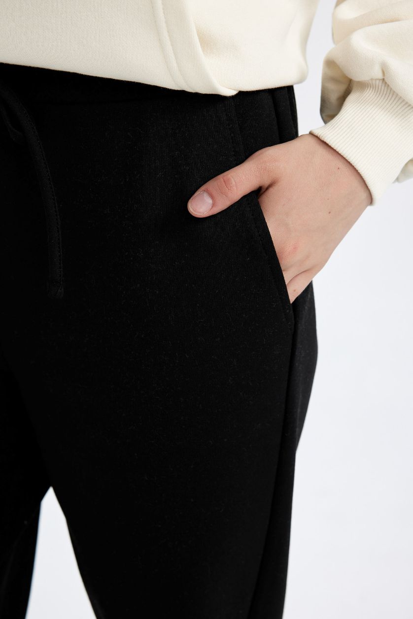 Kadın Siyah Regular Fit Jogger Eşofman Altı Beli Paçası Lastikli Cepli Uzun Boy