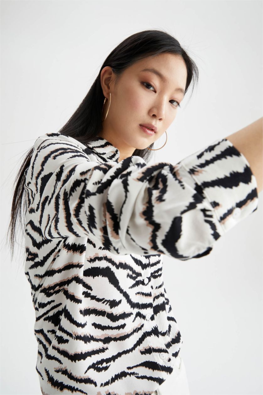 FEMME Écru Tunique traditionnelle à manches longues et col chemise à motif zébré