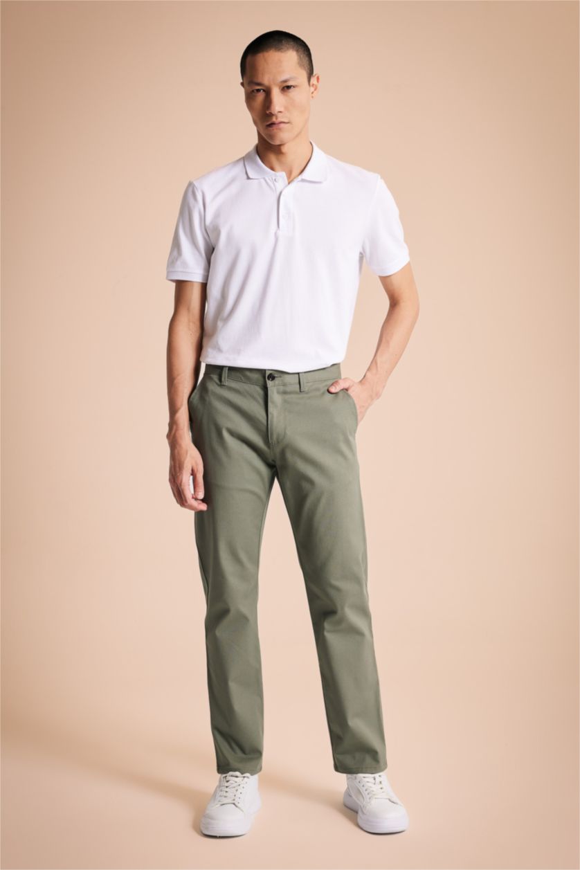 رجال كاكي فاتح بنطلون تشينو قصة عادية