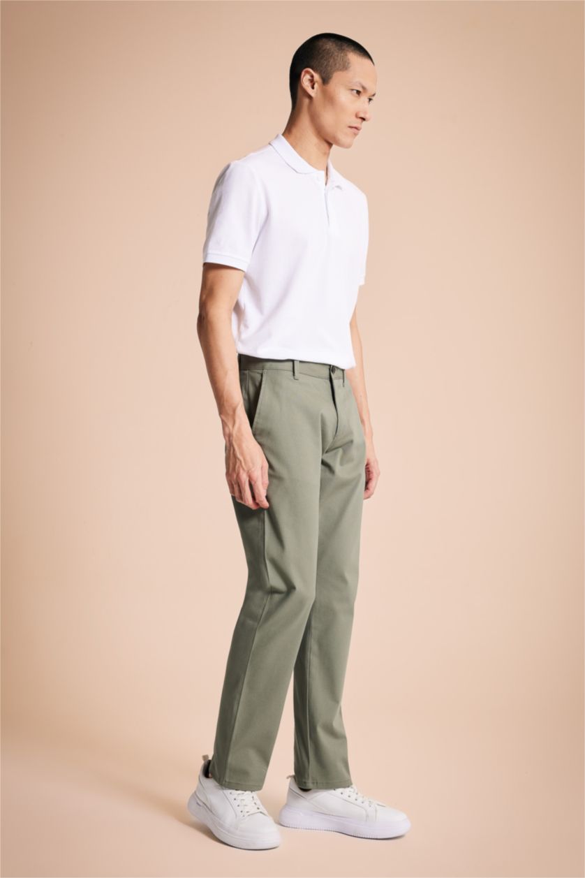 رجال كاكي فاتح بنطلون تشينو قصة عادية