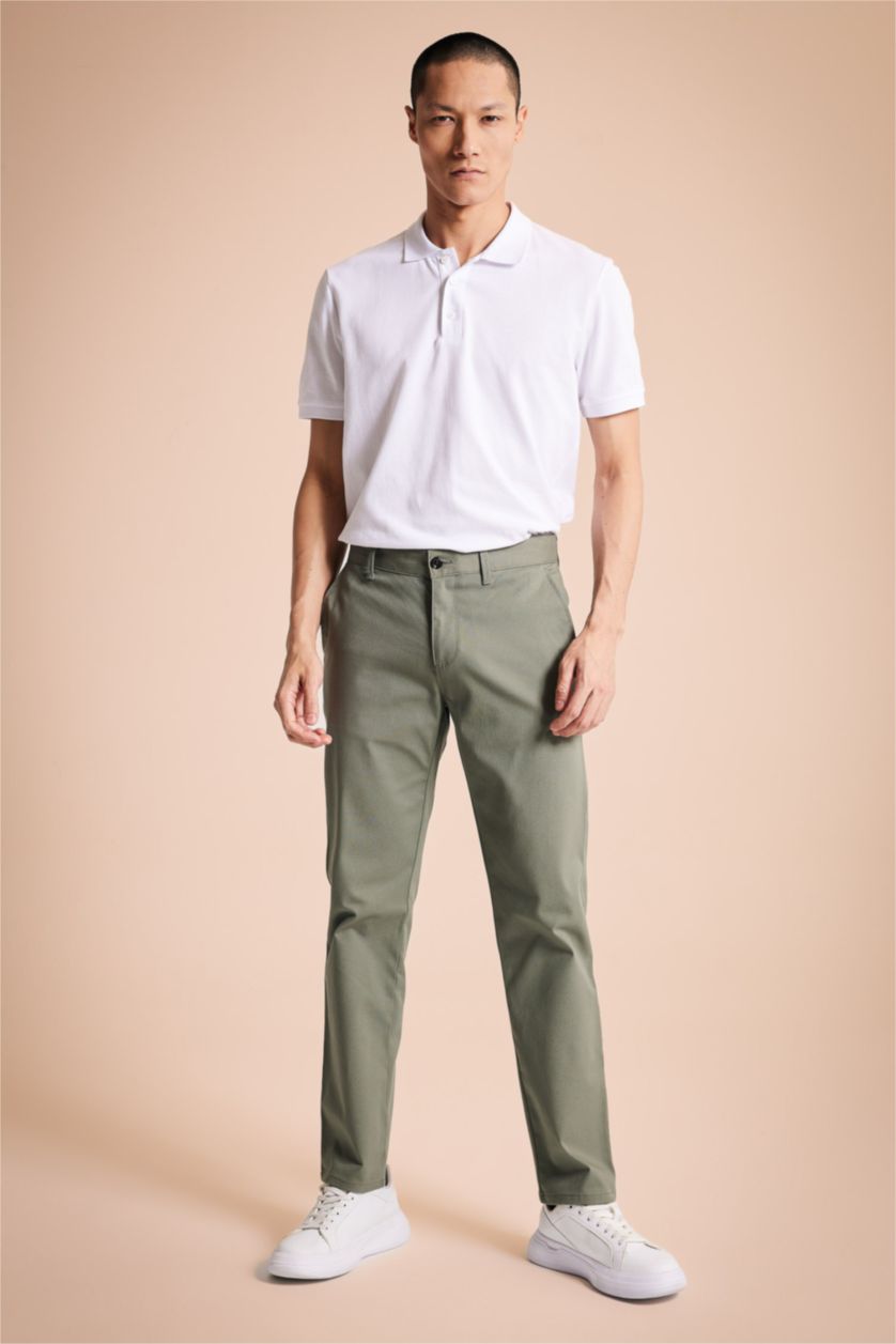 رجال كاكي فاتح بنطلون تشينو قصة عادية