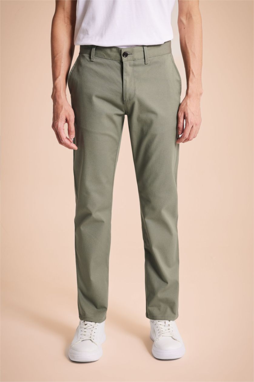 رجال كاكي فاتح بنطلون تشينو قصة عادية