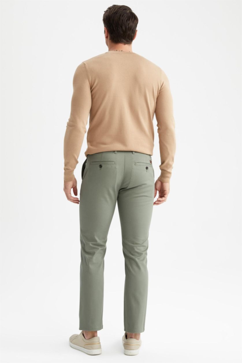 رجال كاكي فاتح بنطلون تشينو قصة عادية