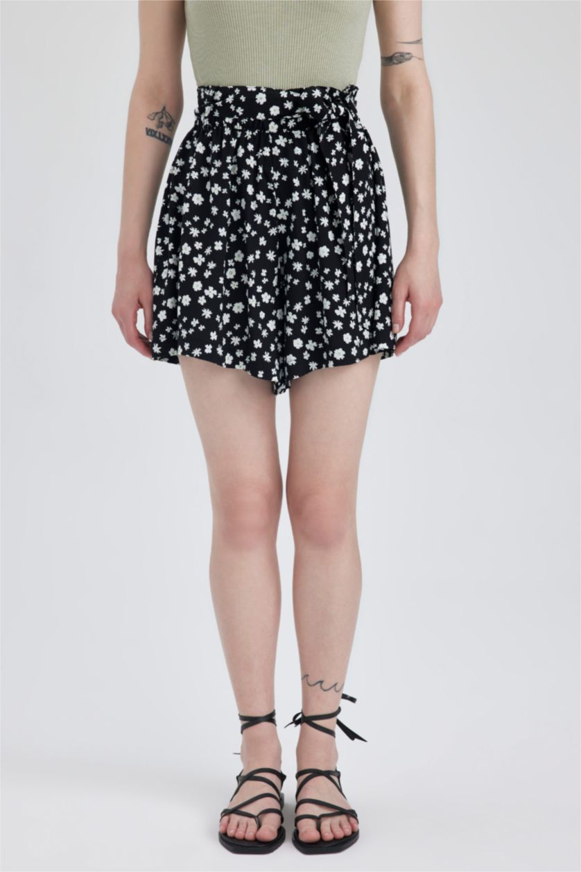 Woman Black Relax Fit Normal Waist Floral Shorts