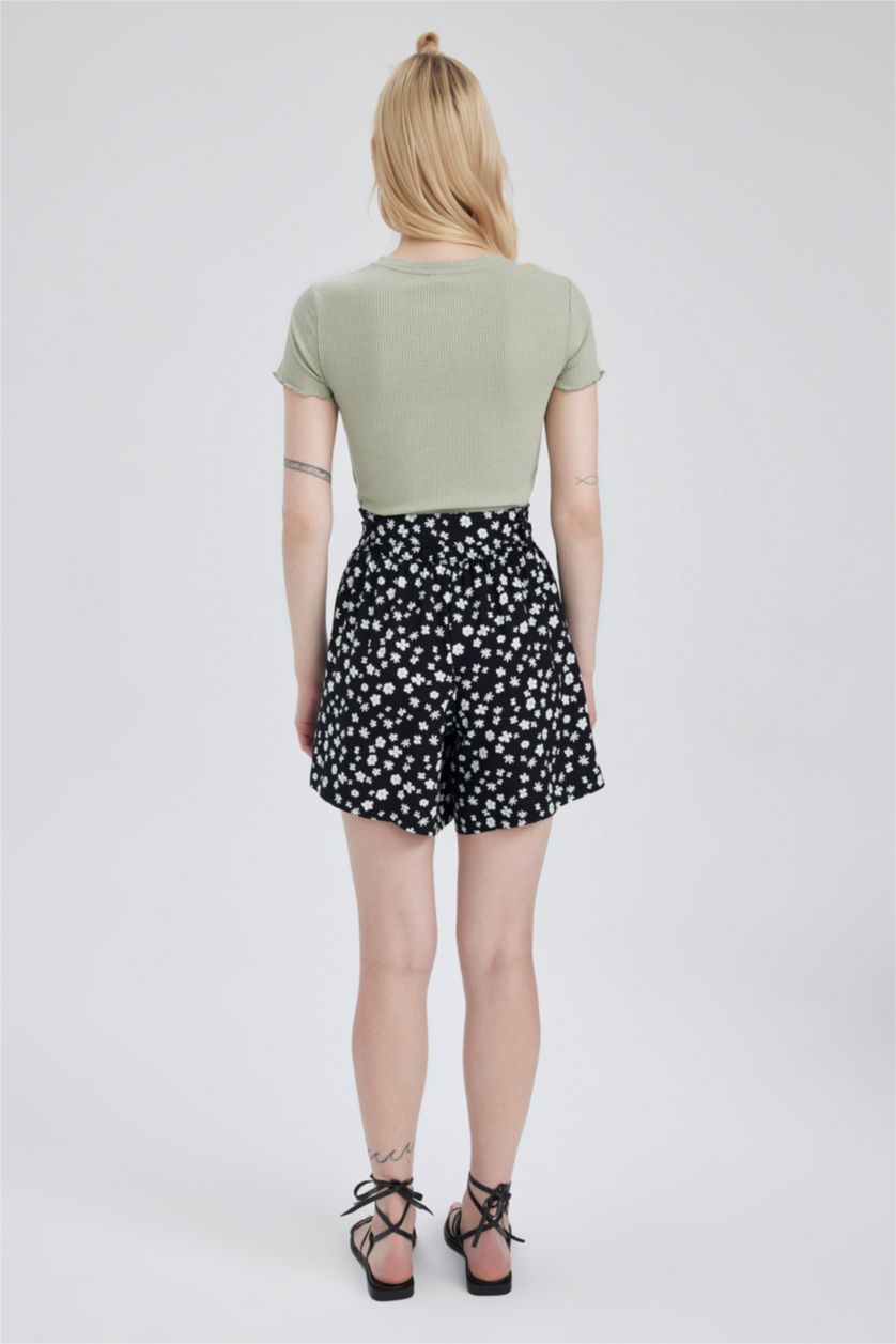 Woman Black Relax Fit Normal Waist Floral Shorts