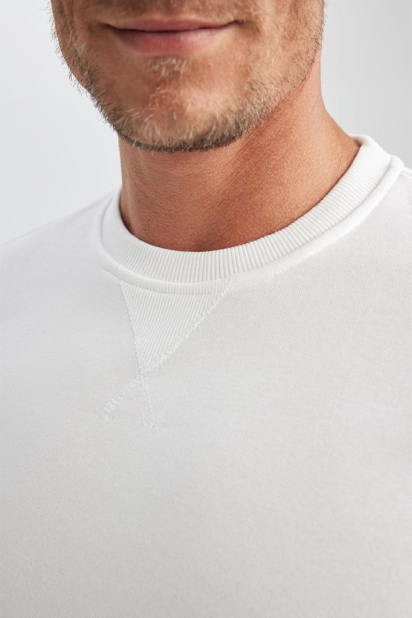 MAN White Regular Fit Crew Neck Cotton Basic Sweatshirt