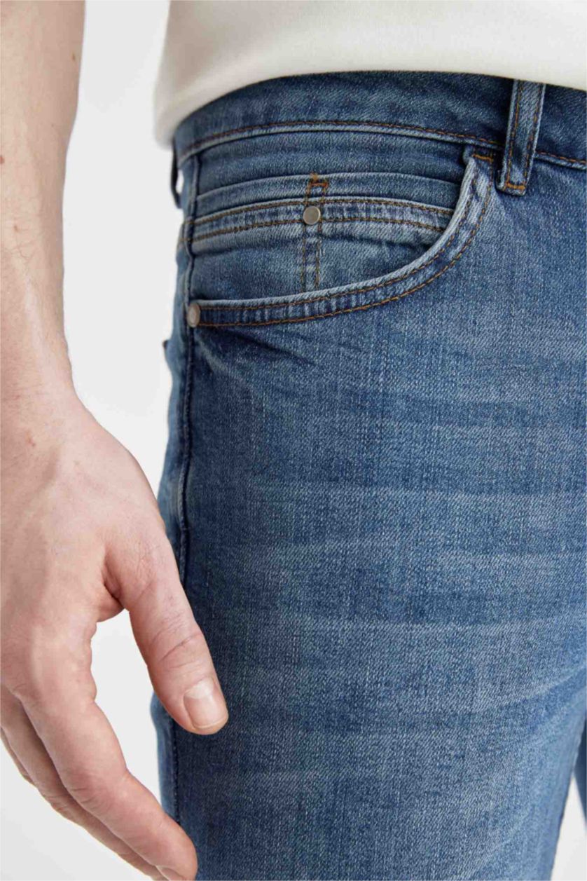 HOMME Bleu Jean Pedro Slim Fit à taille normale et jambe étroite