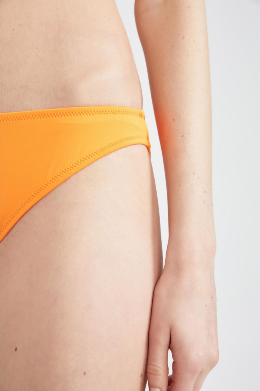 حريمي برتقالي اندر بكيني قصة عادية من Fall In Love