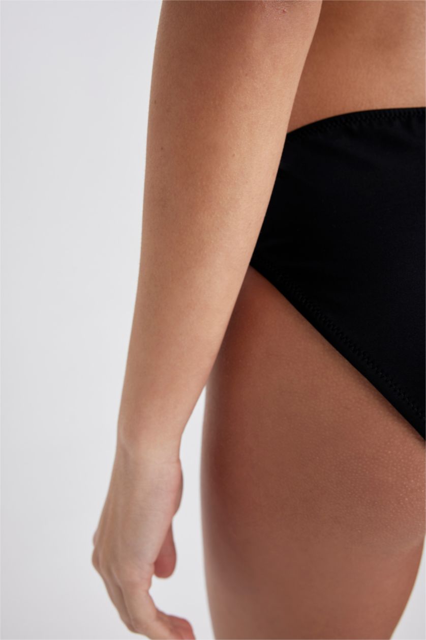Kadın Siyah Bikini Alt