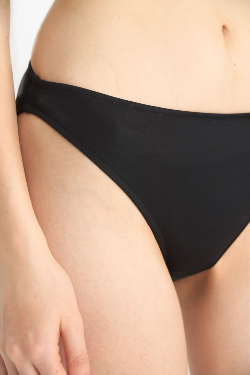 Kadın Siyah Regular Fit Bikini Altı