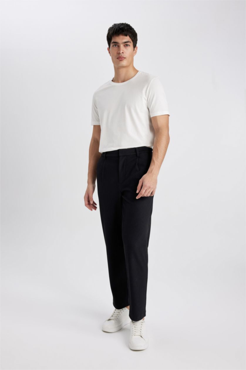 رجال بيج فاتح تيشيرت نص كم برقبة مستديرة وقصة عادية