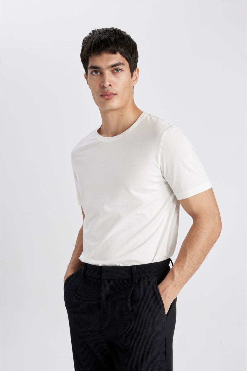 رجال بيج فاتح تيشيرت نص كم برقبة مستديرة وقصة عادية