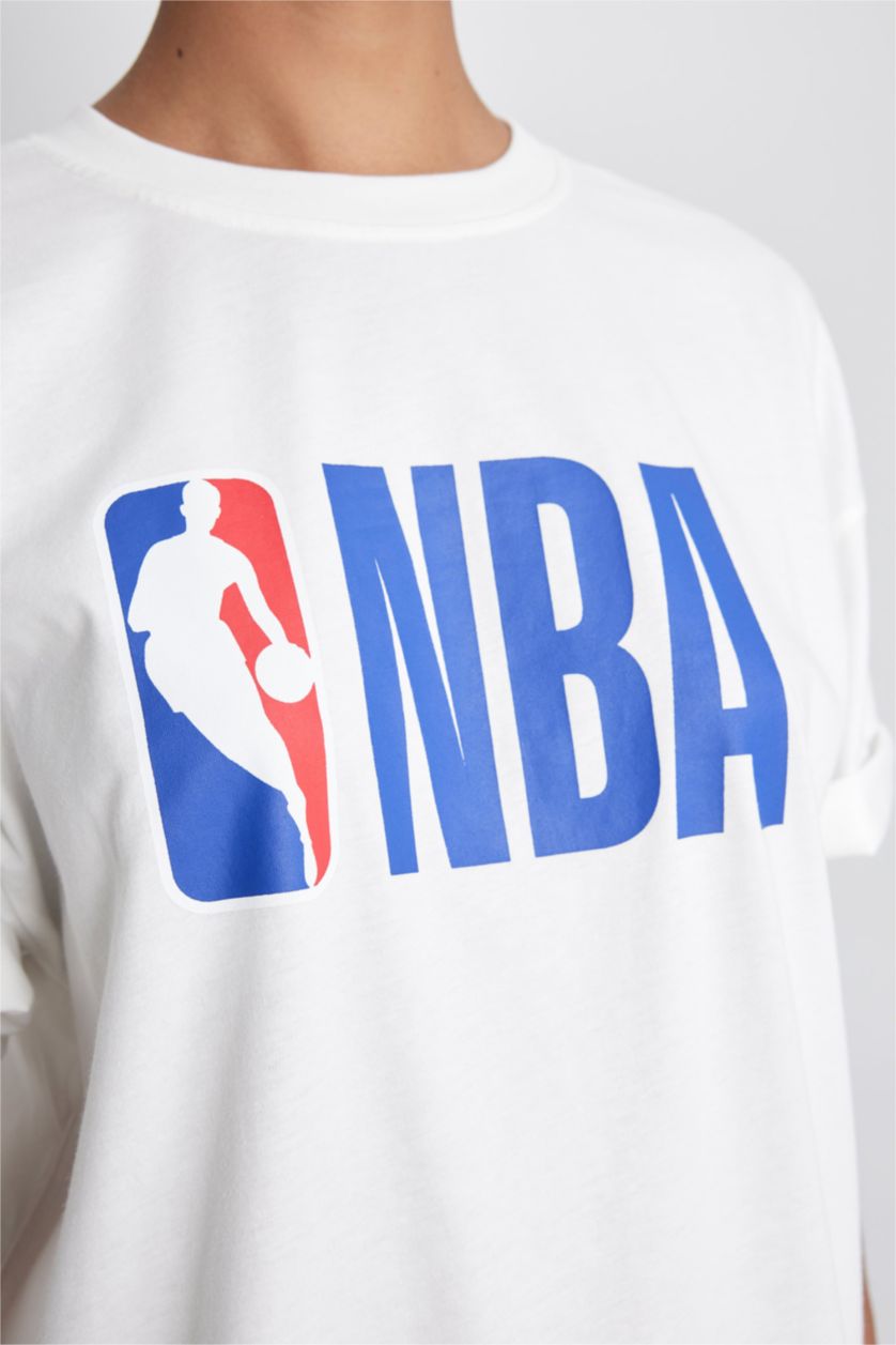 نساء أبيض تي شيرت نص كم مطبوعة اوفر سايز بياقة مستديرة NBA من