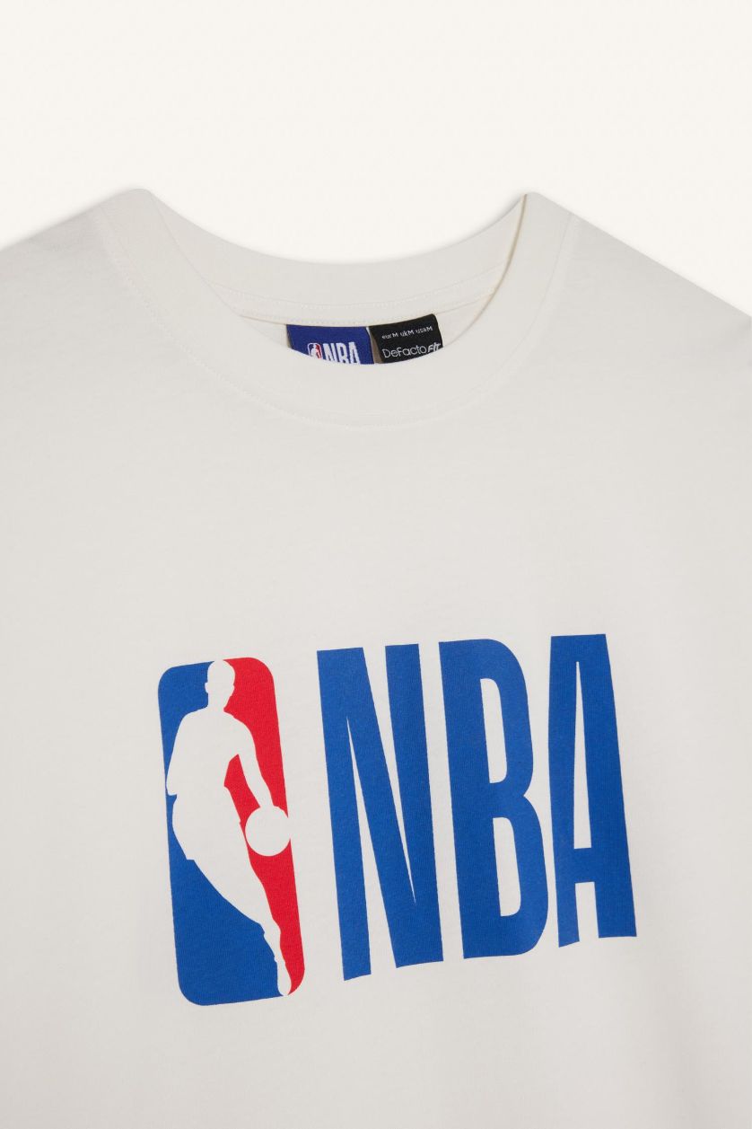 حريمي اوف وايت تيشيرت نص كم اوفر سايز مطبوع برقبة مستديرة من NBA