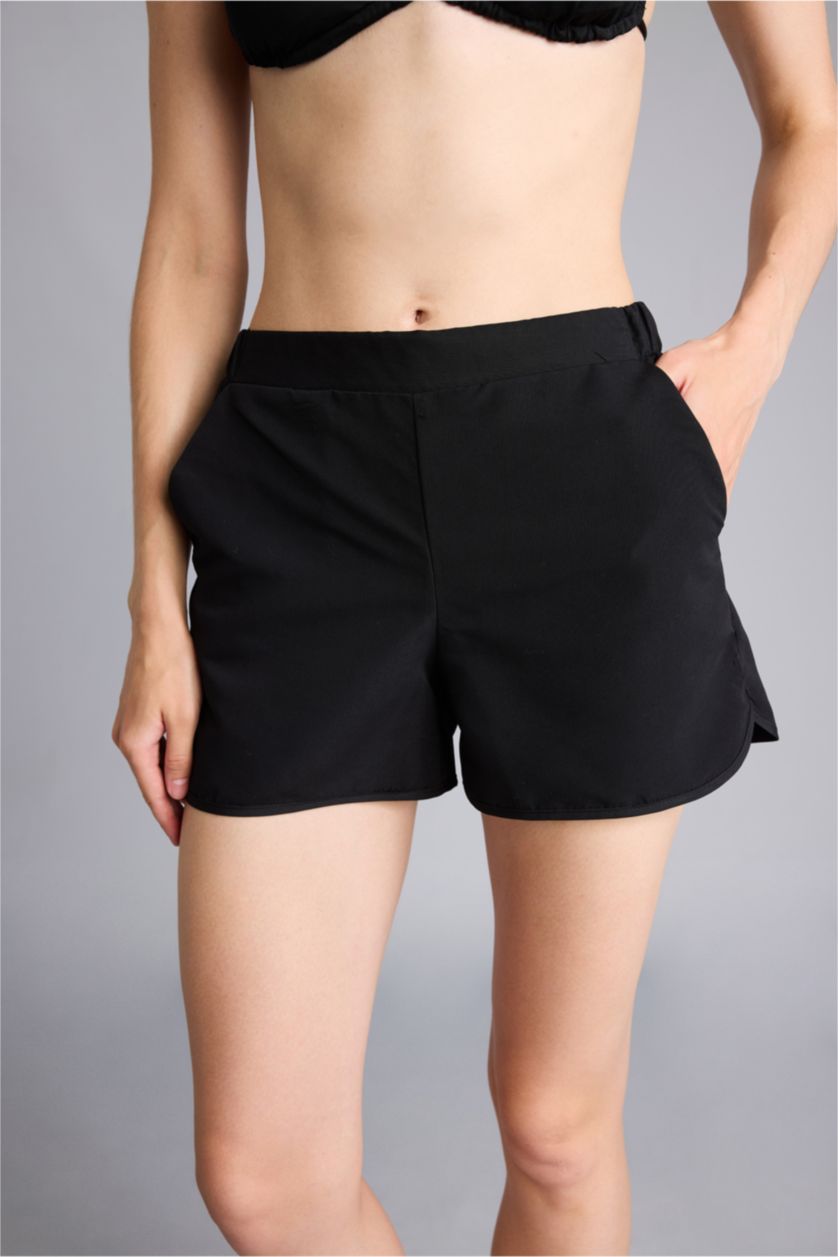 Kadın Siyah Regular Fit Deniz Şortu