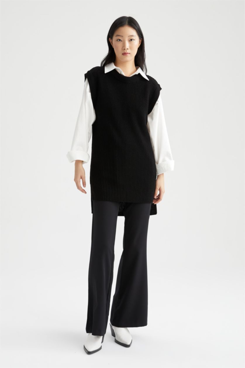 FEMME Noir Regular Fit Crew Neck