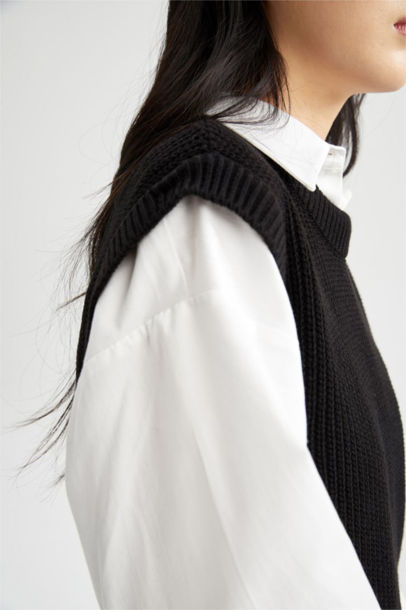 FEMME Noir Regular Fit Crew Neck