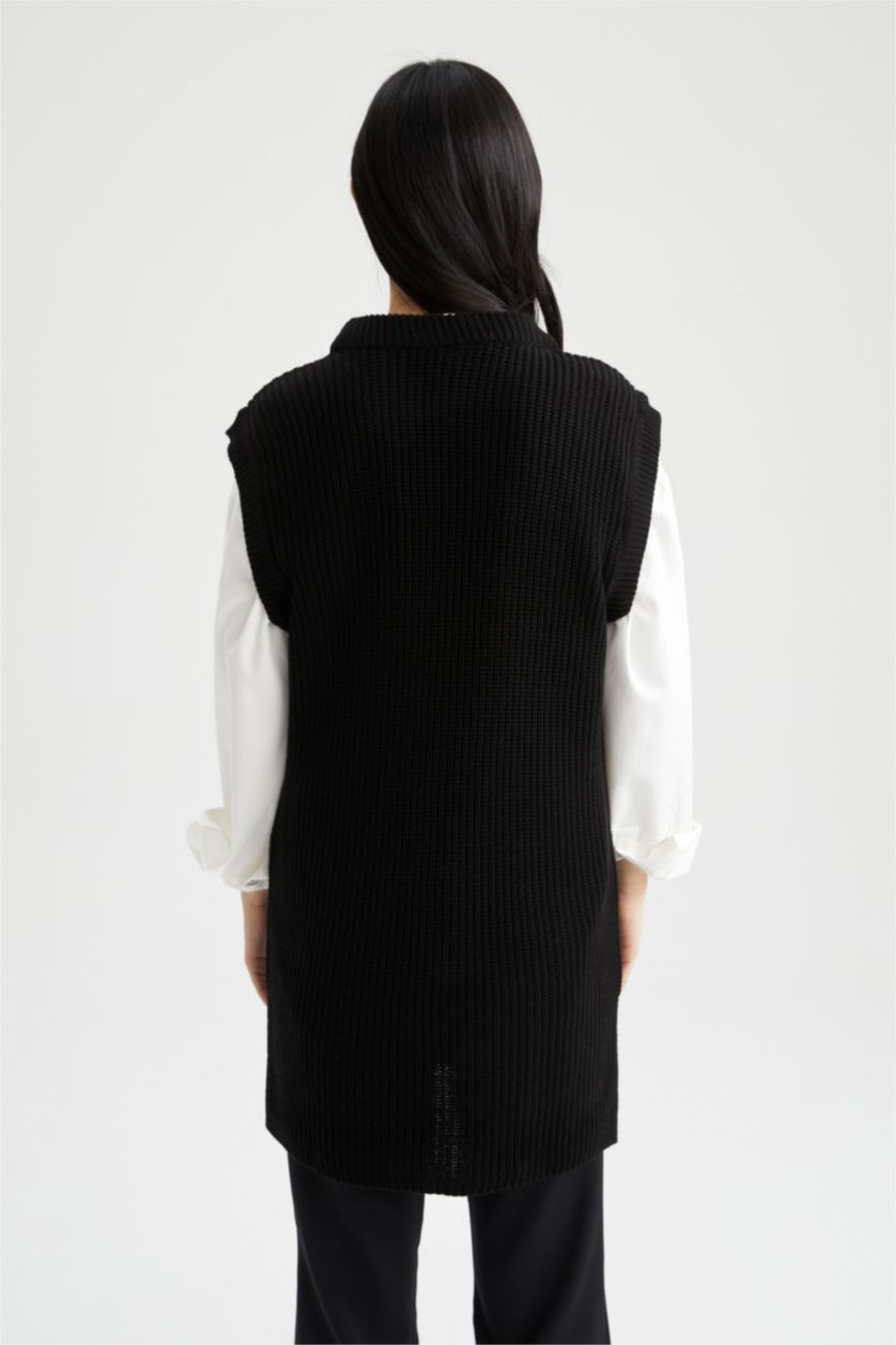 FEMME Noir Regular Fit Crew Neck