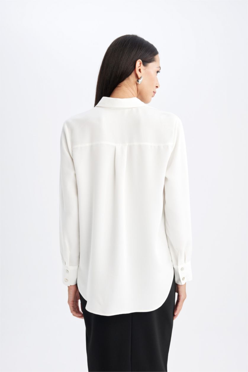 Kadın Kırık Beyaz Regular Fit Basic Düz Cepli Dokulu Uzun Kollu Beyaz Gömlek