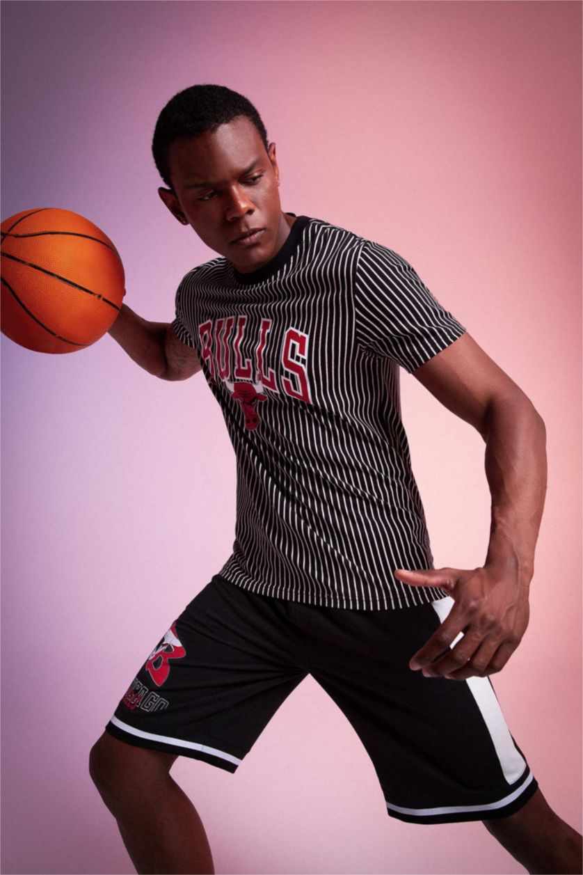 HOMME Noir Defacto Fit NBA Chicago Bulls T-shirt à col rond sous licence