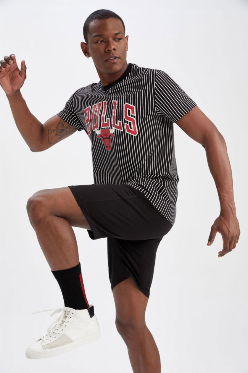 HOMME Noir Defacto Fit NBA Chicago Bulls T-shirt à col rond sous licence