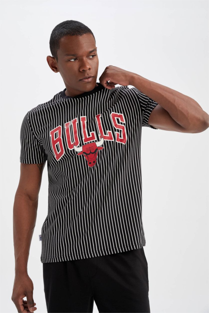 HOMME Noir Defacto Fit NBA Chicago Bulls T-shirt à col rond sous licence