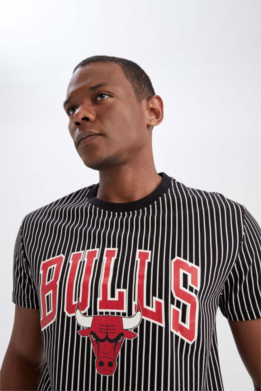 HOMME Noir Defacto Fit NBA Chicago Bulls T-shirt à col rond sous licence