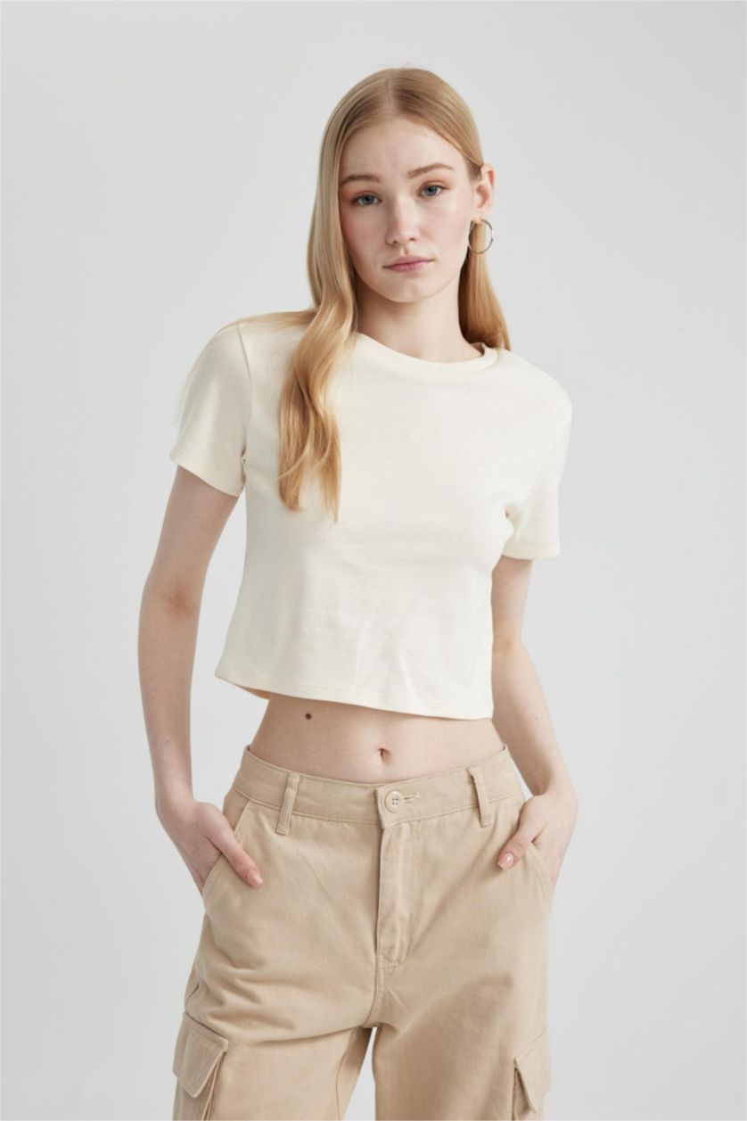 Woman White Slim Fit Ribana Short Sleeve T-Shirt