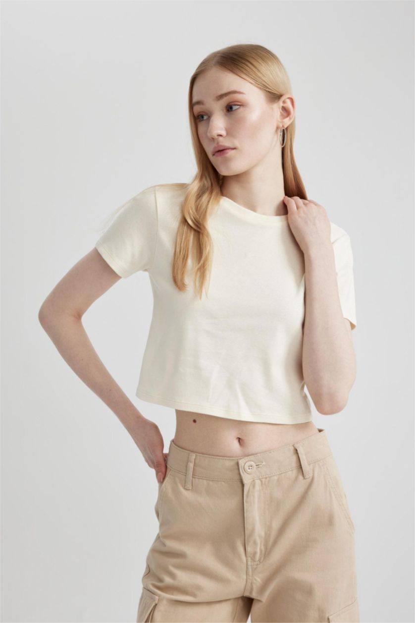 Woman White Slim Fit Ribana Short Sleeve T-Shirt