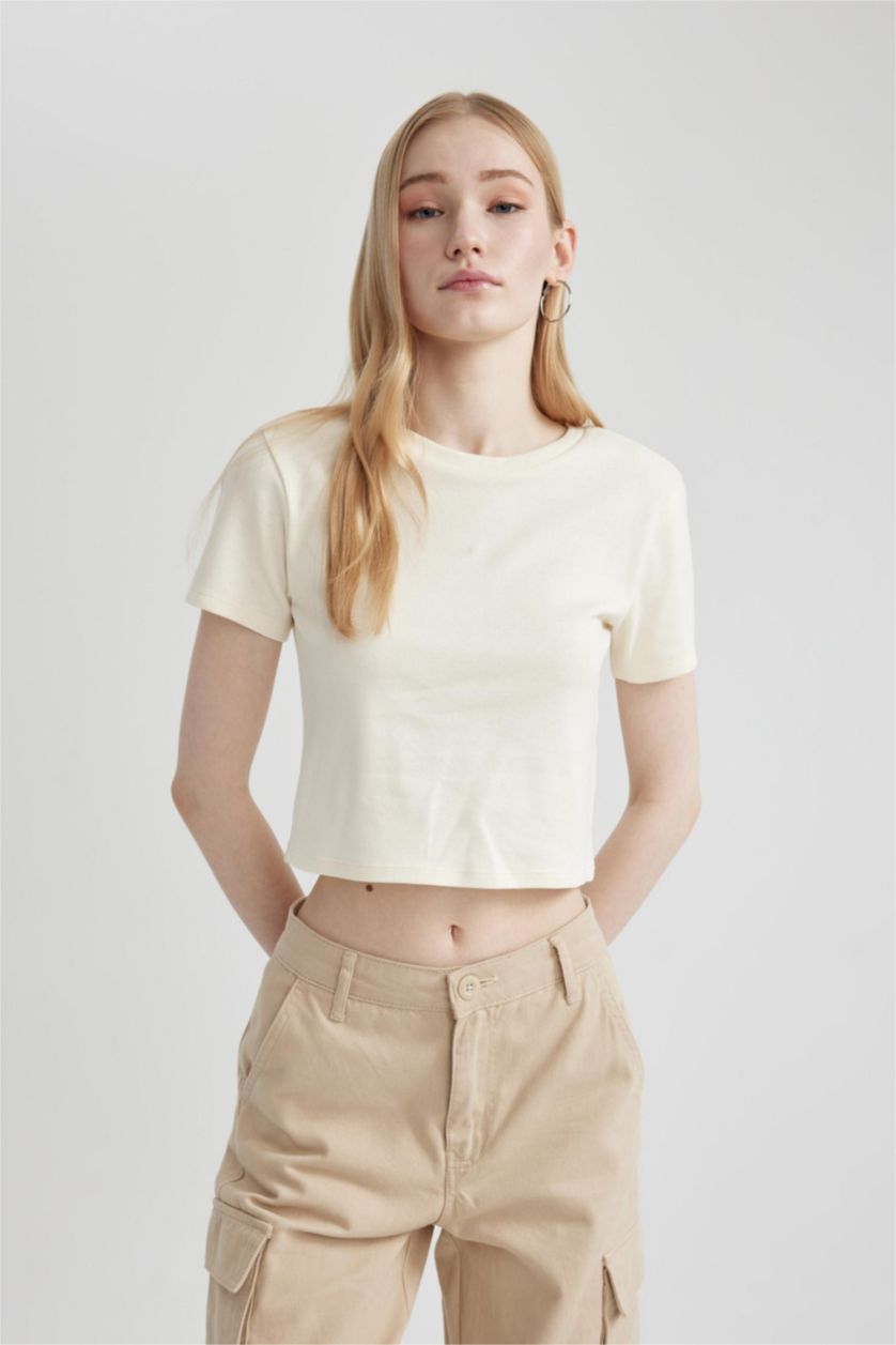 Woman White Slim Fit Ribana Short Sleeve T-Shirt