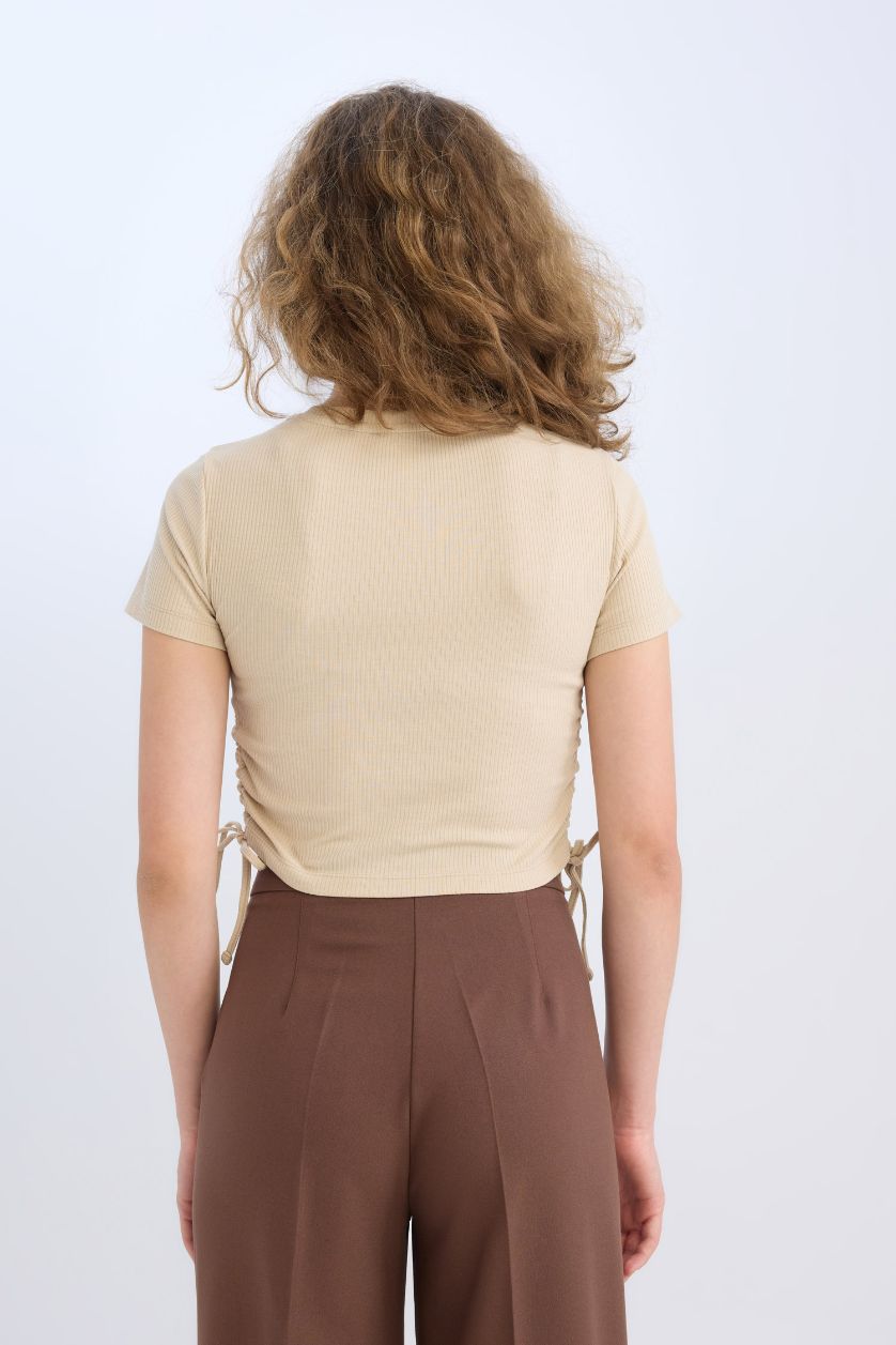 نساء بيج تيشيرت نص كم مضلع سليم فيت برقبة مستديرة