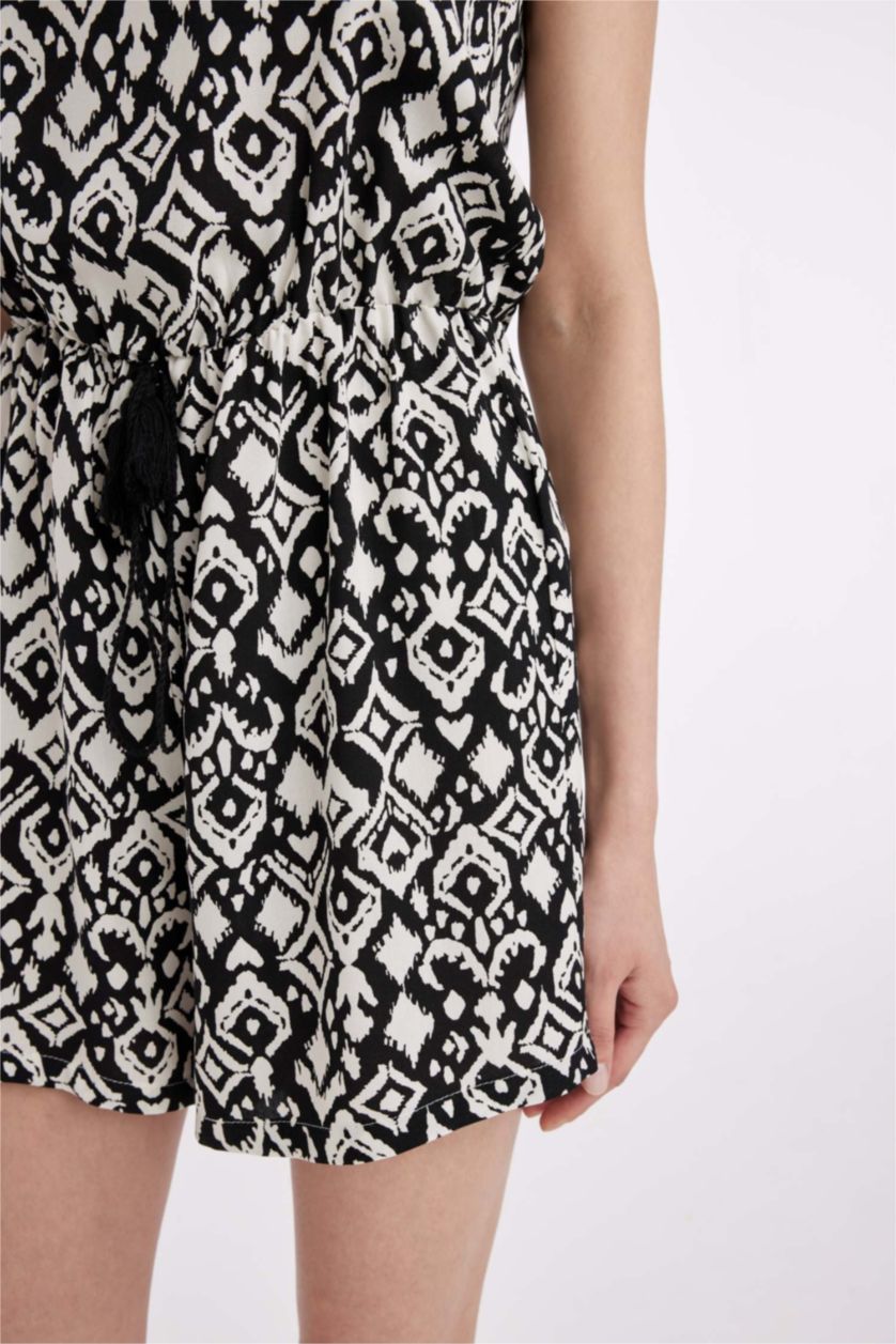 Kadın Siyah Bisiklet Yaka Tropikal Desenli Askılı Tulum