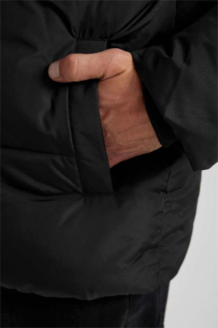 Erkek Siyah Su İtici Oversize Fit Dik Yaka Fermuarlı Cepli Mont
