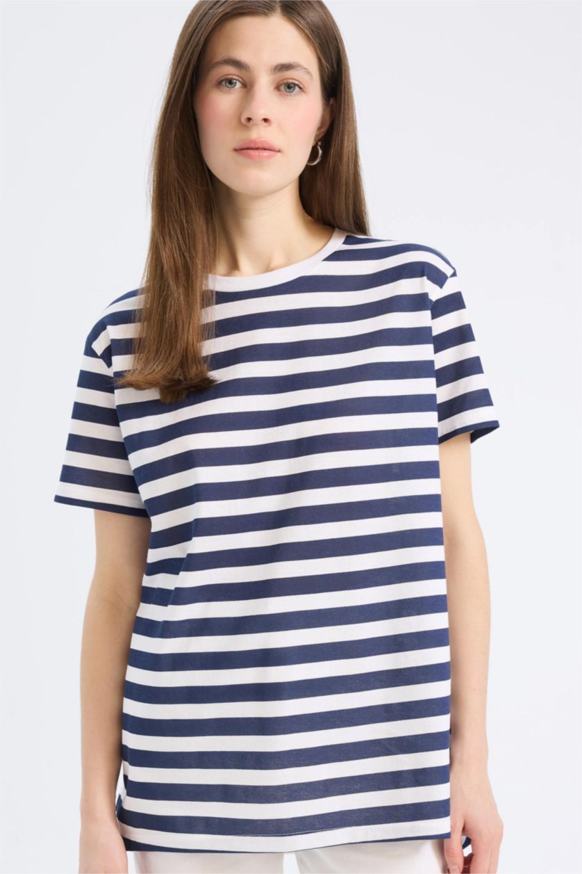 نساء Violet Beyaz تيشيرت نص كم ممشط قصة طويلة بطبعة شعار