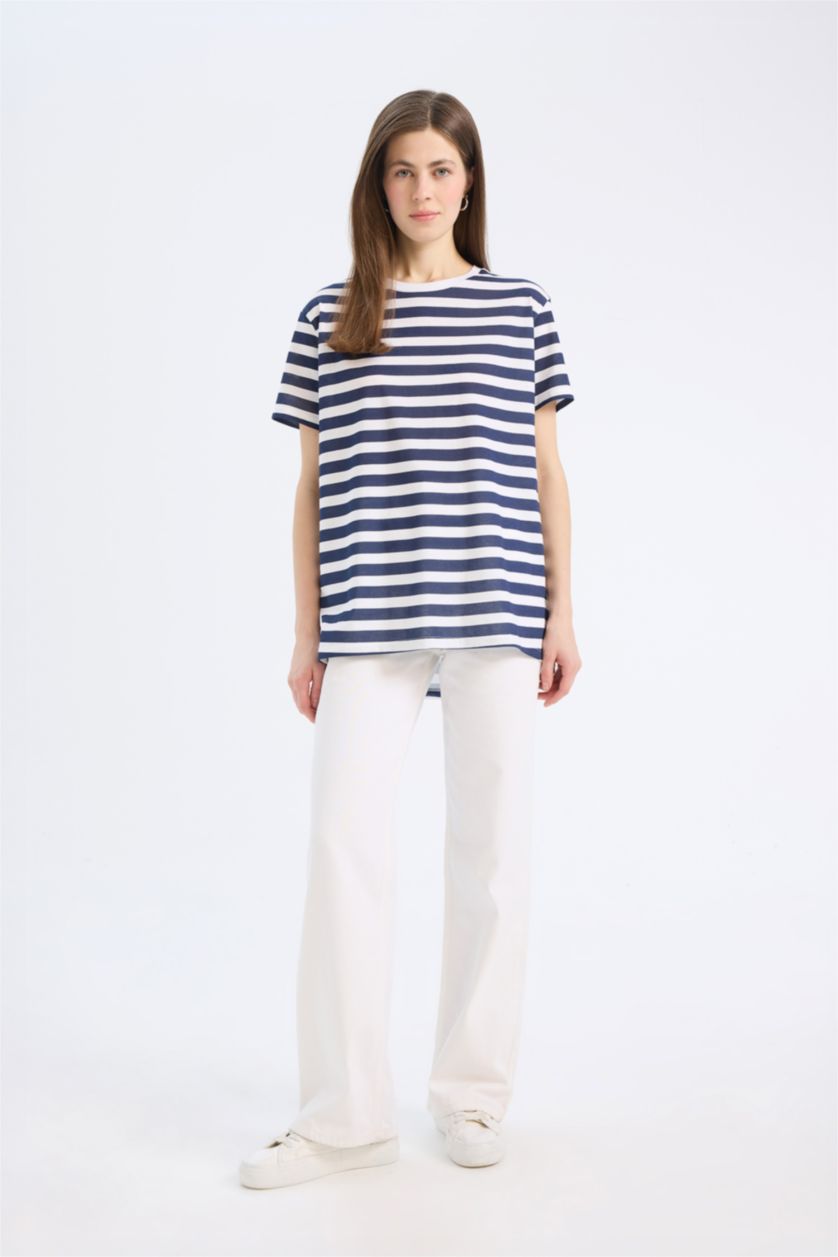 نساء Violet Beyaz تيشيرت نص كم ممشط قصة طويلة بطبعة شعار