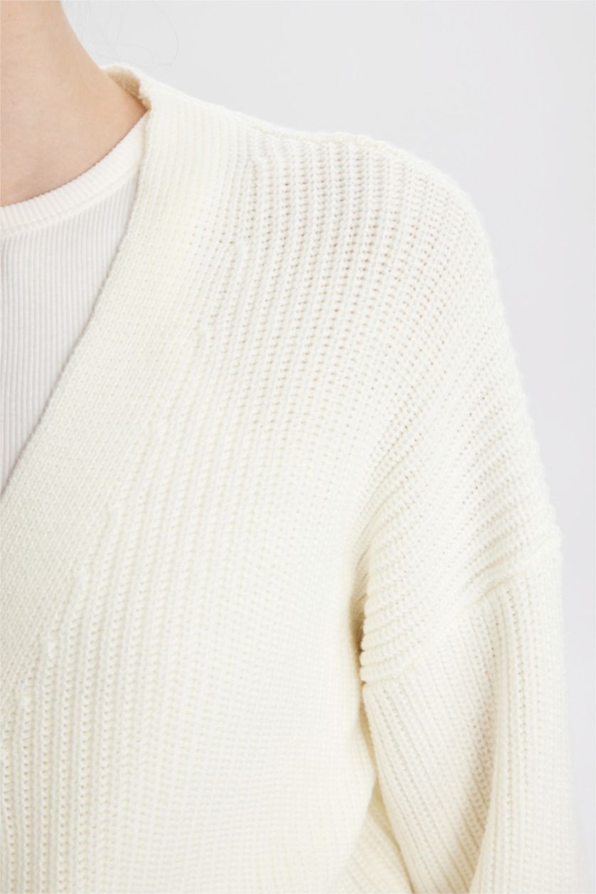 Kadın Ekru Regular Fit V Yaka Basic Düz Düğmeli Triko Hırka