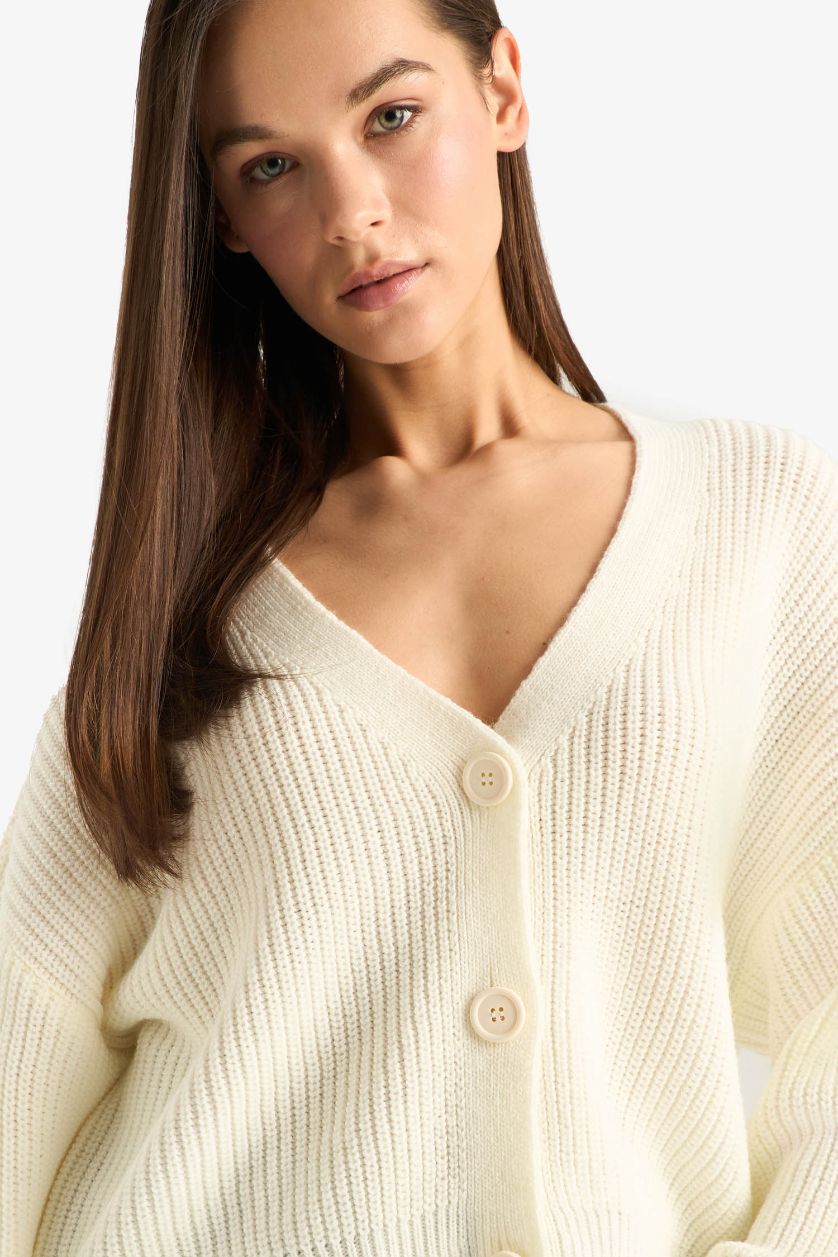 Kadın Ekru Regular Fit V Yaka Düğmeli Triko Hırka