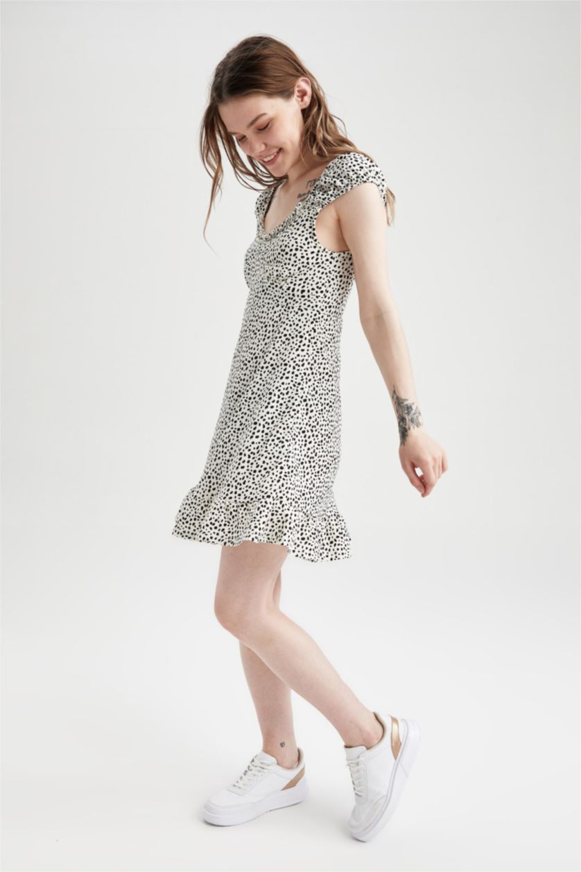 نساء أبيض فستان صوف بأكمام قصيرة قصير مطبوع بقصة A بياقة قلب Coool