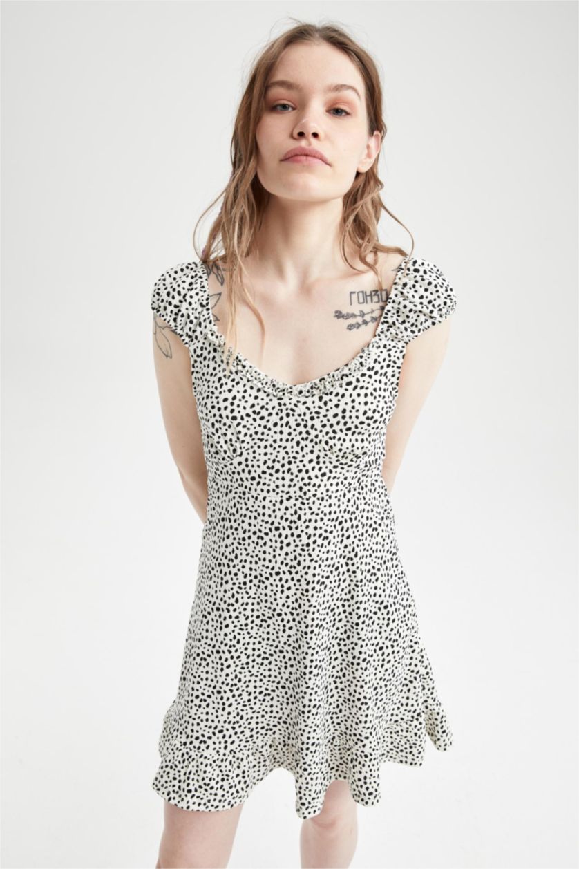 نساء أبيض فستان صوف بأكمام قصيرة قصير مطبوع بقصة A بياقة قلب Coool