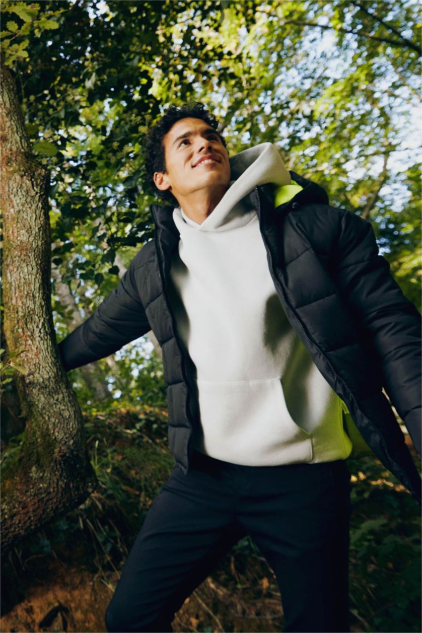 رجالي أسود جاكيت نفخ بقصة عادية مقاوم للماء بغطاء للرأس