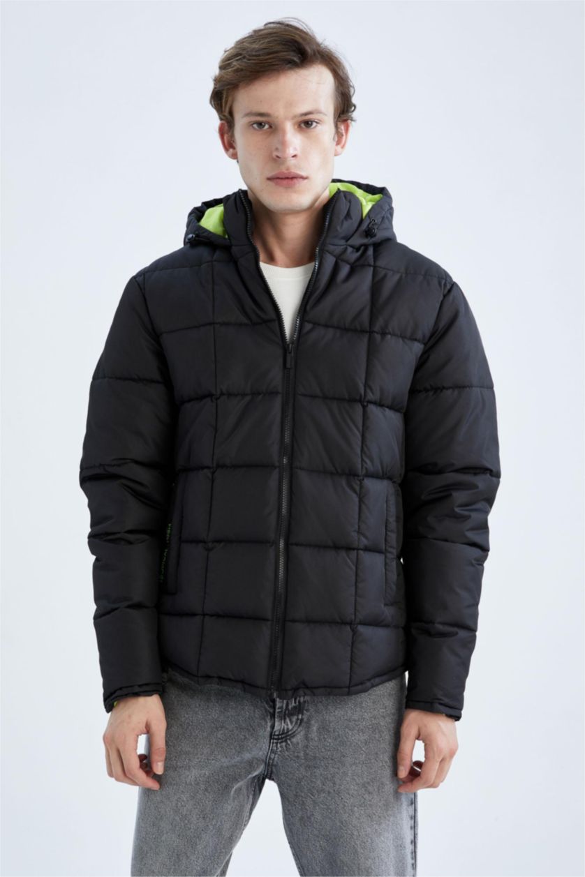 رجالي أسود جاكيت نفخ بقصة عادية مقاوم للماء بغطاء للرأس