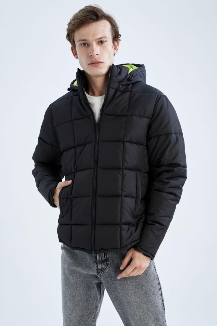 رجالي أسود جاكيت نفخ بقصة عادية مقاوم للماء بغطاء للرأس