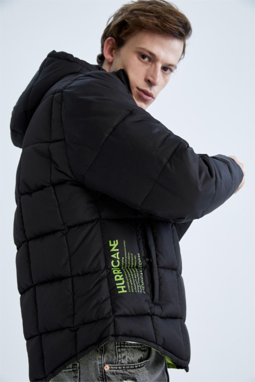 رجالي أسود جاكيت نفخ بقصة عادية مقاوم للماء بغطاء للرأس