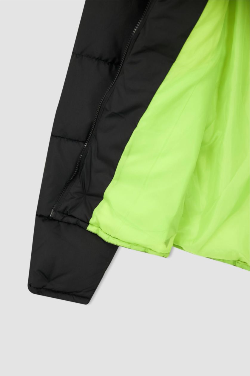 رجالي أسود جاكيت نفخ بقصة عادية مقاوم للماء بغطاء للرأس