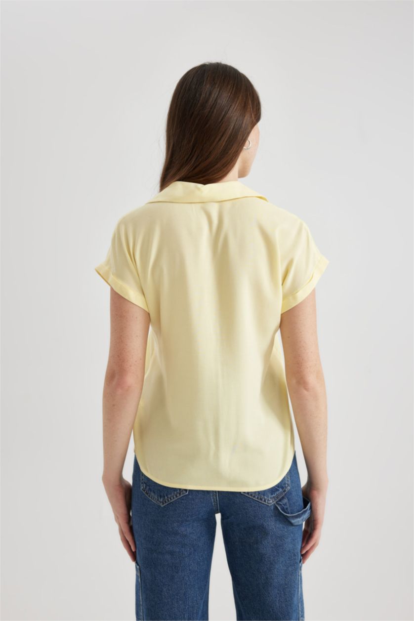 نساء أصفر فاتح قميص نص ردن قصة عادية