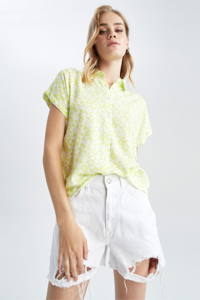 FEMME Vert Clair Chemise en viscose à manches courtes imprimée à coupe régulière