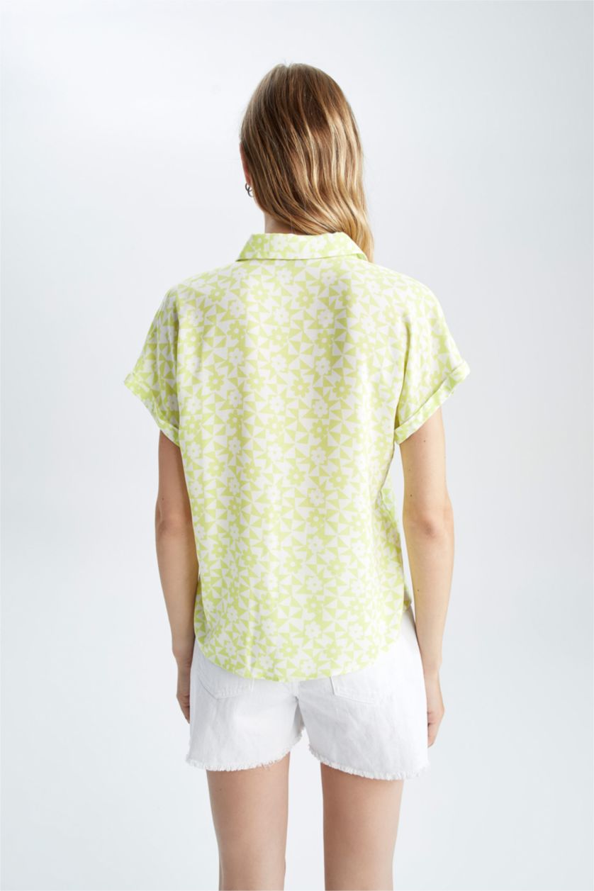 FEMME Vert Clair Chemise en viscose à manches courtes imprimée à coupe régulière