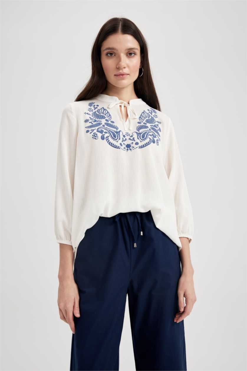 FEMME Blanc Chemisier traditionnel à manches longues en tissu froissé coupe classique