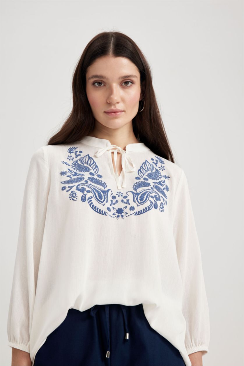 FEMME Blanc Chemisier traditionnel à manches longues en tissu froissé coupe classique